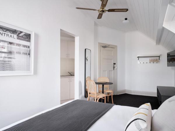 Dunkirk Hotel Pyrmont : photo 2 de la chambre chambre double avec salle de bains privative