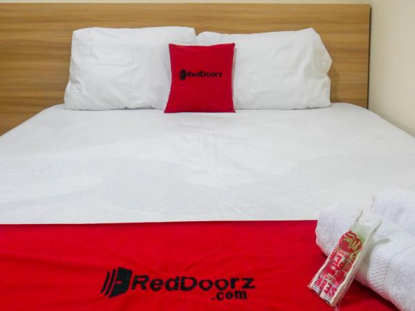 RedDoorz near Sleman City Hall Yogyakarta : photo 3 de la chambre chambre double supérieure