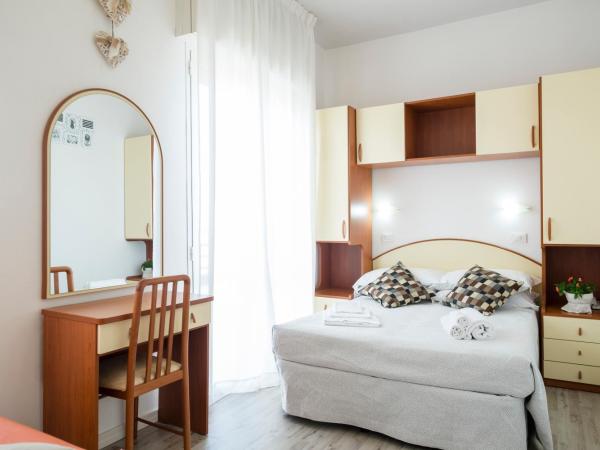 Hotel Crosal : photo 7 de la chambre chambre double avec balcon - vue sur mer (1 adulte)