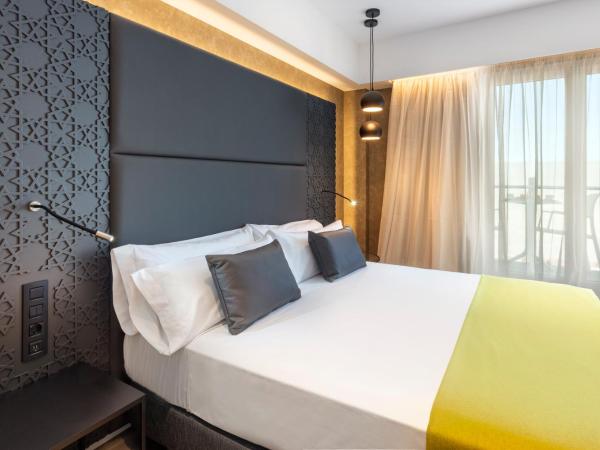 Catalonia Giralda : photo 1 de la chambre chambre premium avec terrasse et vue