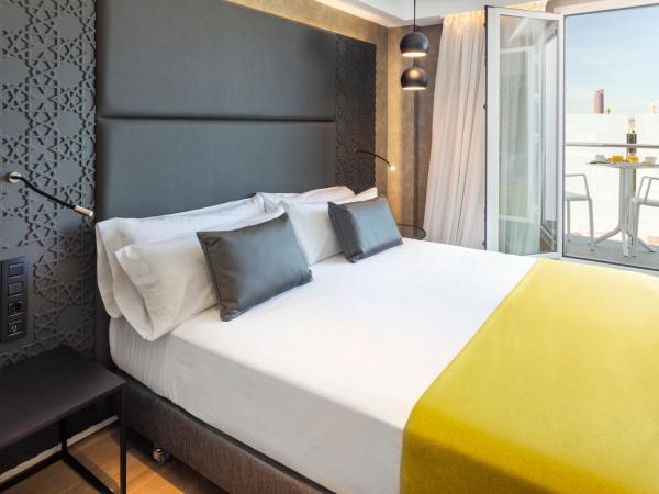 Catalonia Giralda : photo 5 de la chambre chambre premium avec terrasse et vue