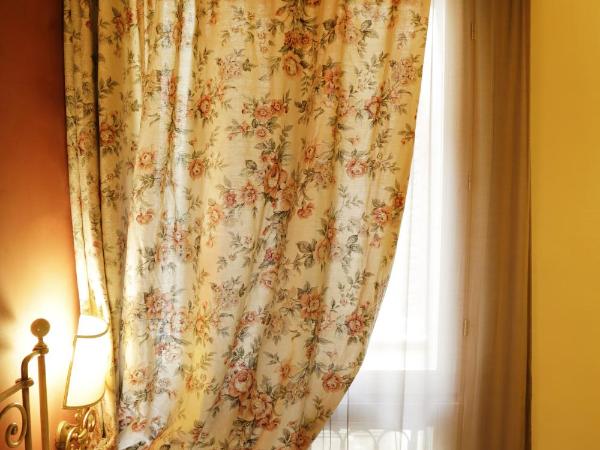 Albergo delle Drapperie : photo 4 de la chambre petite chambre double