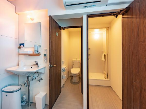 plat hostel keikyu sapporo sky : photo 4 de la chambre chambre familiale avec salle de bains privative