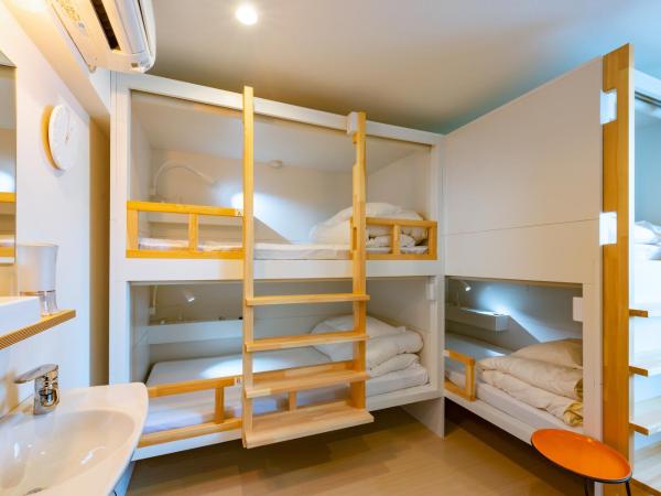 plat hostel keikyu sapporo sky : photo 6 de la chambre chambre familiale avec salle de bains privative