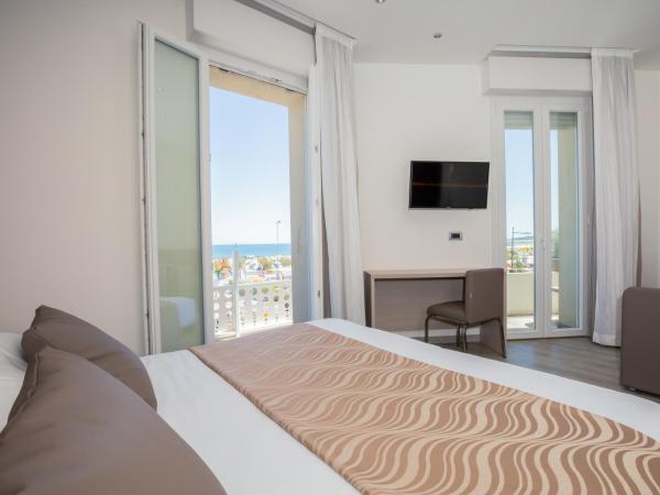Hotel Baby : photo 1 de la chambre chambre double deluxe avec balcon - vue sur mer