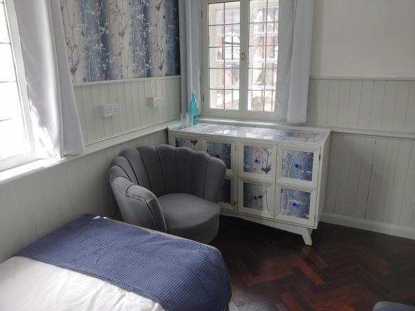 The Walrus Bar and Hostel : photo 5 de la chambre chambre lits jumeaux supérieure
