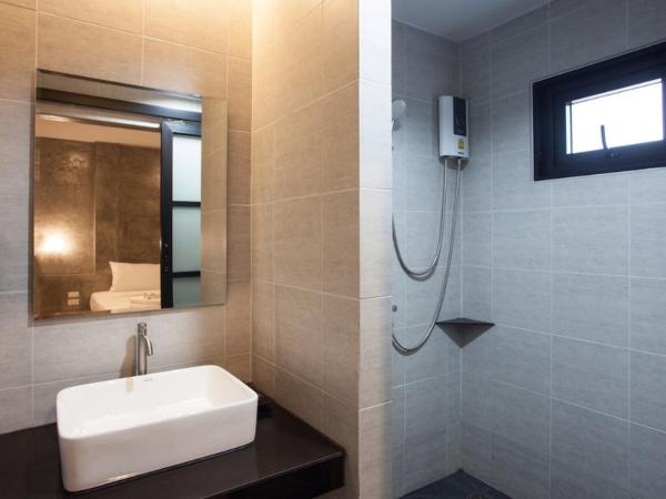 Ritsurin Boutique Hotel - โรงแรมริทสุริน บูติค : photo 4 de la chambre chambre lits jumeaux avec balcon