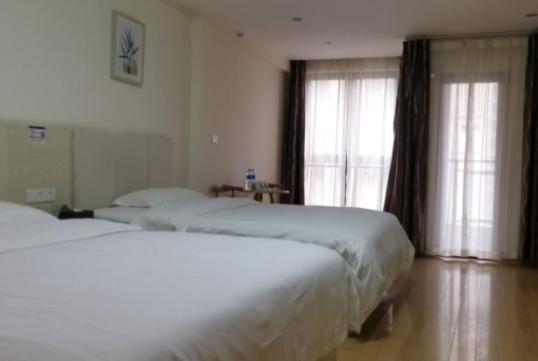 GreenTree Inn Chengdu high-tech Development West Zone Shidai Tian Street Express Hotel : photo 3 de la chambre citoyens de chine continentale - chambre familiale