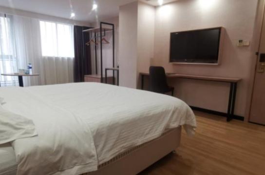 GreenTree Inn Chengdu high-tech Development West Zone Shidai Tian Street Express Hotel : photo 2 de la chambre citoyens chinois continentaux - chambre lit queen-size de luxe