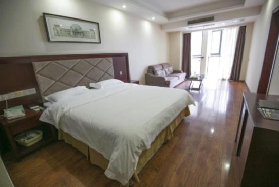 GreenTree Inn SiChuan Chengdu Airport Road Zhujiang Road Express Hotel : photo 3 de la chambre suite affaires