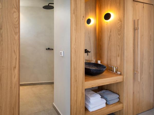 Callia Retreat Suites - Adults Only : photo 10 de la chambre suite premium avec jacuzzi privé extérieur