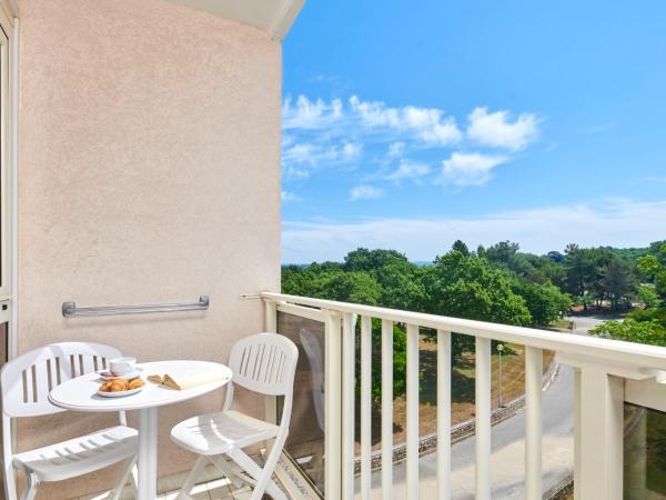 Hotel Istra Plava Laguna : photo 2 de la chambre suite avec balcon