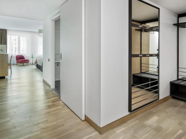 IntercityHotel Graz : photo 4 de la chambre chambre double - accessible aux personnes à mobilité réduite 