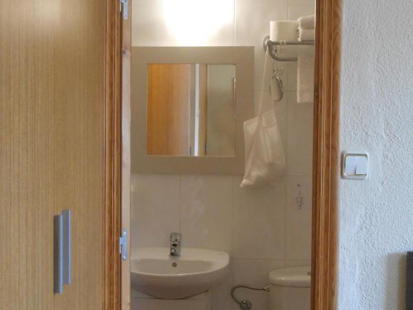 Hostal El Callejón : photo 5 de la chambre chambre simple avec salle de bains privative