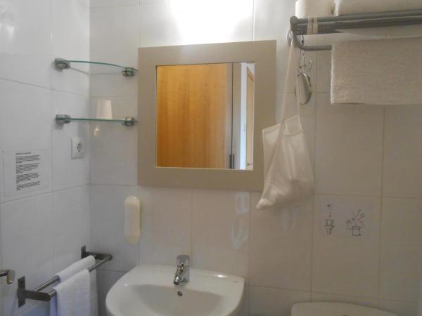 Hostal El Callejón : photo 7 de la chambre chambre simple avec salle de bains privative