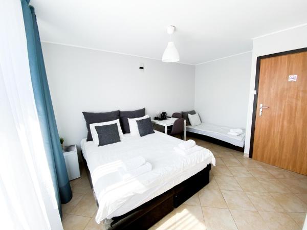 Pokoje Gościnne Przy Molo : photo 5 de la chambre chambre triple avec salle de bains privative