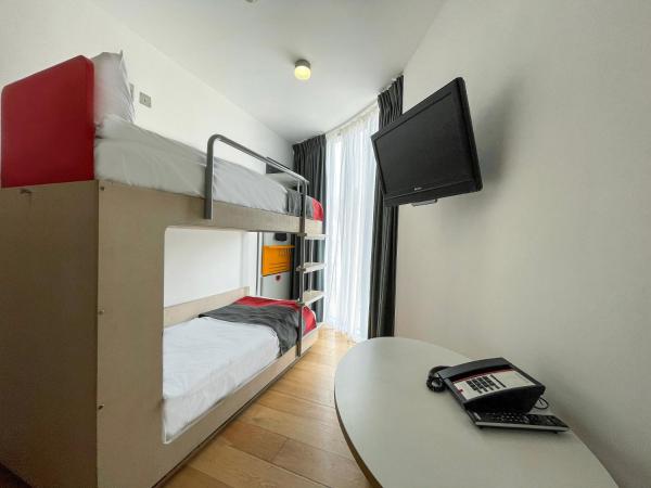 Sleeperz Hotel Cardiff : photo 8 de la chambre chambre lits jumeaux avec lits superposés