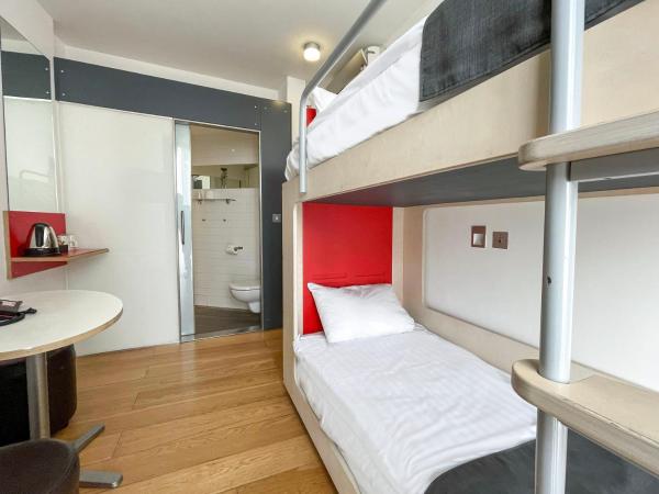 Sleeperz Hotel Cardiff : photo 9 de la chambre chambre lits jumeaux avec lits superposés