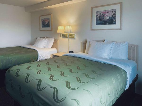 Quality Inn Albuquerque East I-40 Juan Tabo Exit : photo 2 de la chambre chambre standard avec 2 lits queen-size - non-fumeurs