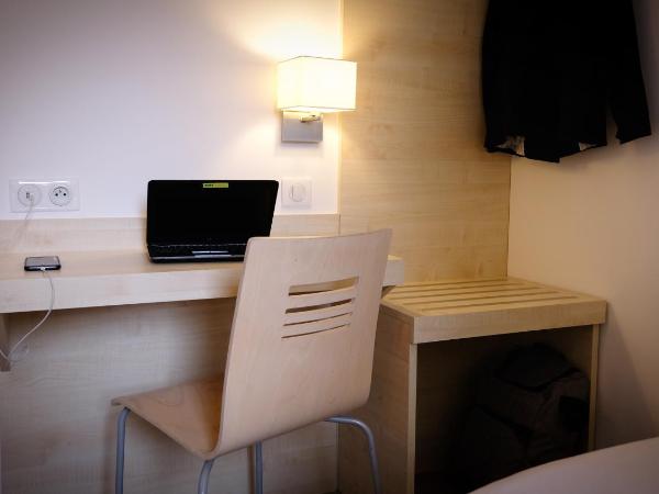 Kyriad Direct Perpignan - Aeroport : photo 8 de la chambre chambre lits jumeaux
