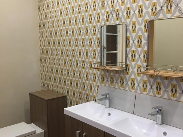 R & R BERGERAC : photo 10 de la chambre chambre double avec salle de bains privative