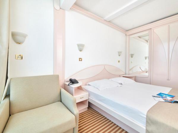 Hotel Zorna Plava Laguna : photo 3 de la chambre chambre classique - côté mer
