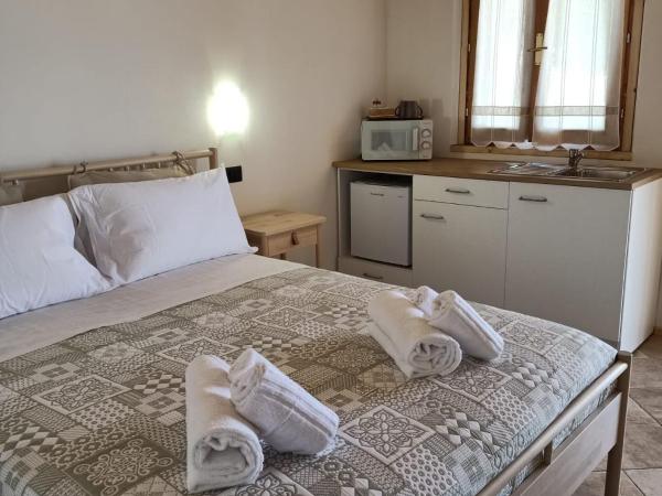 Agriturismo La Perlara - Adults Only : photo 2 de la chambre chambre double avec terrasse - vue sur vallée