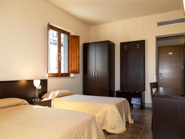 Villa Montarioso : photo 9 de la chambre chambre triple confort