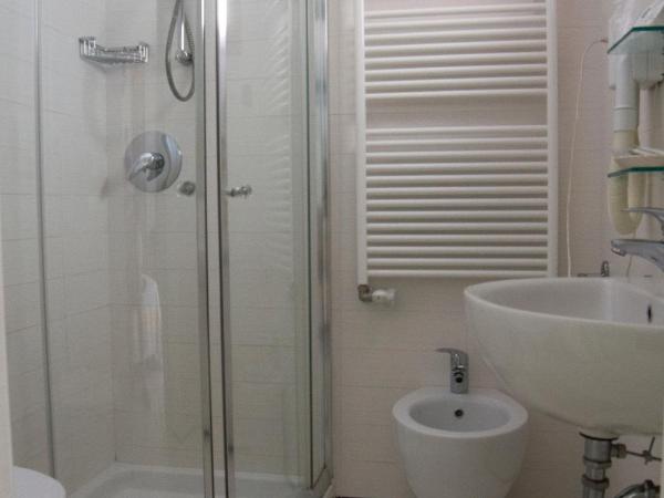 Hotel Nobel : photo 6 de la chambre chambre quadruple avec balcon