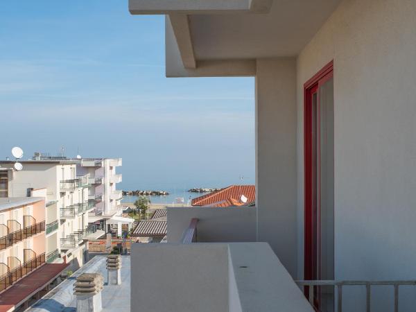 Hotel Nobel : photo 7 de la chambre chambre quadruple avec balcon