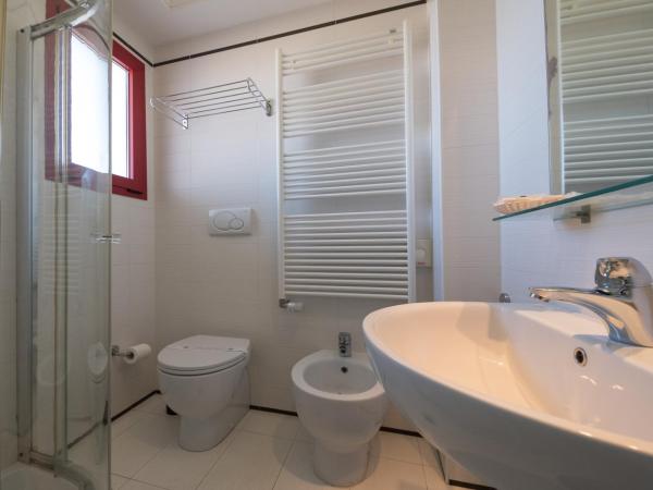 Hotel Nobel : photo 6 de la chambre suite familiale avec balcon