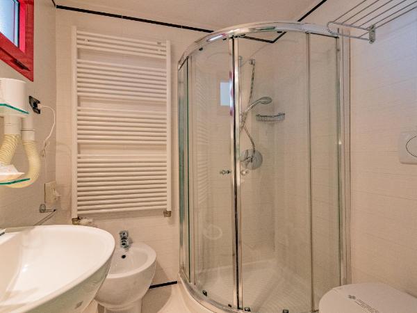 Hotel Nobel : photo 2 de la chambre chambre double ou lits jumeaux deluxe avec balcon