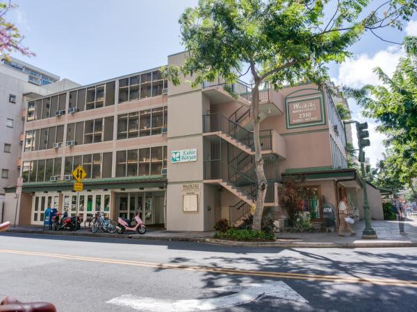 Kuhio Banyan Hotel (with Kitchenettes) : photo 1 de la chambre  hébergement lit queen-size avec kitchenette - non-fumeur/paiement intégral/non remboursable