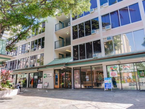 Kuhio Banyan Hotel (with Kitchenettes) : photo 3 de la chambre  hébergement lit queen-size avec kitchenette - non-fumeur/paiement intégral/non remboursable