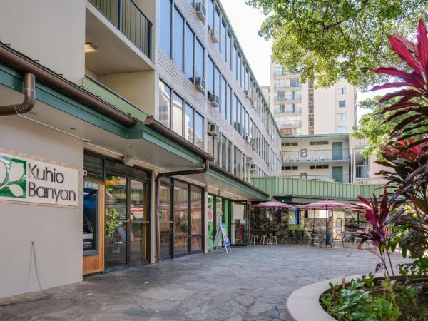 Kuhio Banyan Hotel (with Kitchenettes) : photo 4 de la chambre  hébergement lit queen-size avec kitchenette - non-fumeur/paiement intégral/non remboursable