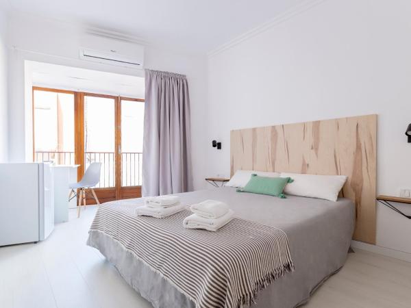 Casa M&J GuestHouse : photo 1 de la chambre chambre double avec salle de bains privative extérieure