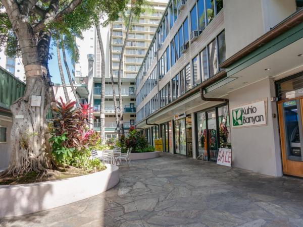 Kuhio Banyan Hotel (with Kitchenettes) : photo 6 de la chambre  hébergement lit queen-size avec kitchenette - non-fumeur/paiement intégral/non remboursable