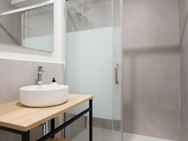 Casa M&J GuestHouse : photo 3 de la chambre chambre double avec salle de bains privative extérieure