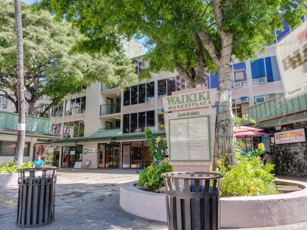 Kuhio Banyan Hotel (with Kitchenettes) : photo 7 de la chambre  hébergement lit queen-size avec kitchenette - non-fumeur/paiement intégral/non remboursable