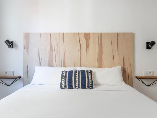 Casa M&J GuestHouse : photo 2 de la chambre chambre double avec salle de bains privative