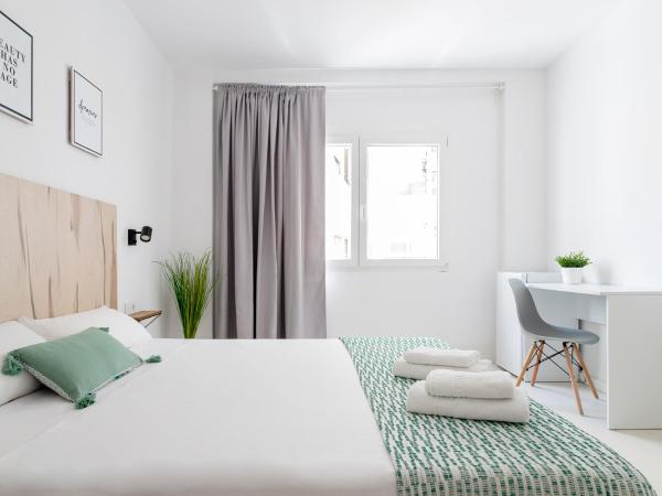 Casa M&J GuestHouse : photo 4 de la chambre chambre double avec salle de bains privative extérieure