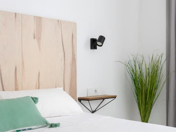 Casa M&J GuestHouse : photo 6 de la chambre chambre double avec salle de bains privative extérieure