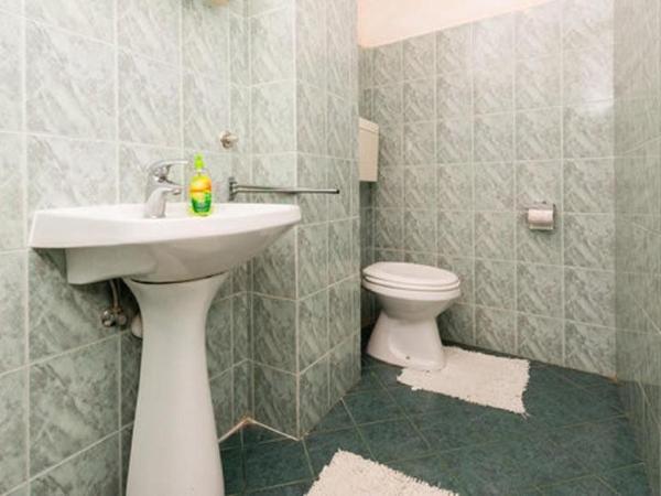 Rooms Kisic : photo 9 de la chambre chambre lits jumeaux avec salle de bains commune