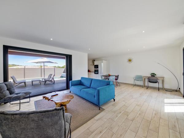 Résidence Pierre & Vacances Premium Vesna Rossa : photo 8 de la chambre villa 4 chambres avec climatisation, piscine privée de 7 mètres et jardin (8 adultes)
