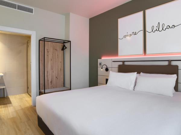 Hotel Bed4U Bilbao : photo 5 de la chambre chambre familiale