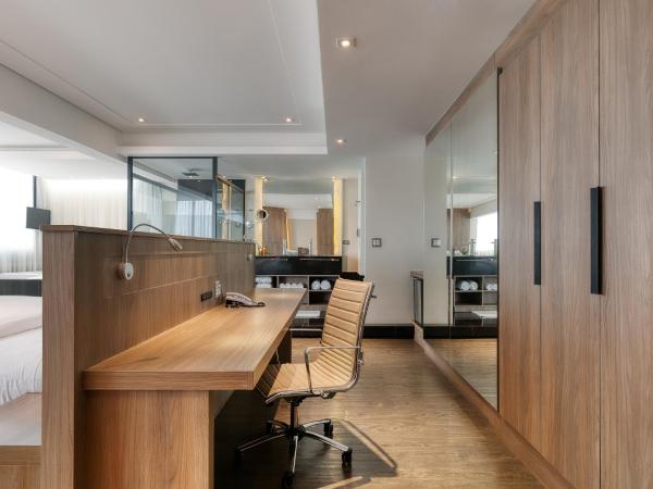 Mercure Belo Horizonte Lourdes : photo 6 de la chambre suite exécutive - un lit double