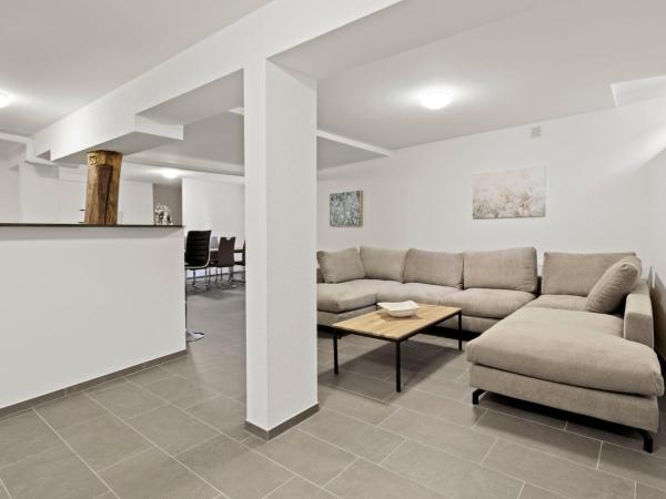 GUEST HOUSE HERMES Contactless Self Checkin : photo 1 de la chambre salon familial