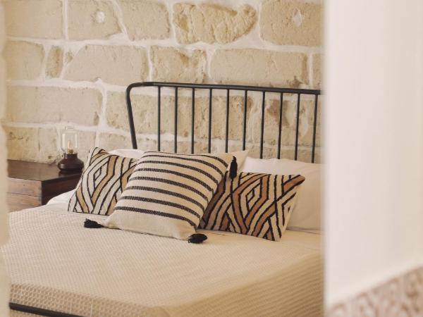 ADELE E IL DUCA Bed and Breakfast : photo 6 de la chambre chambre lit queen-size - vue sur jardin