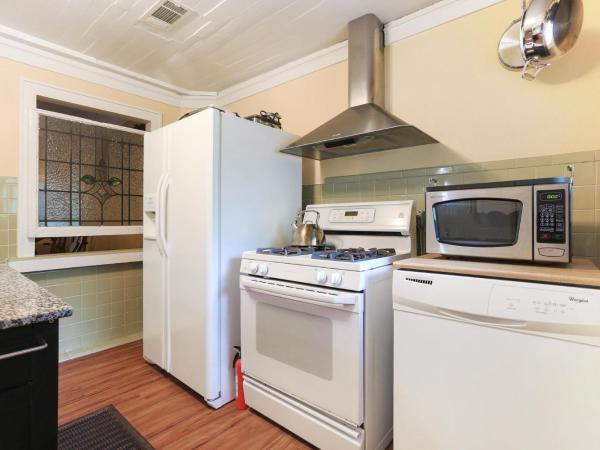 Historic Inn in the Marigny, blocks to French Quarter : photo 6 de la chambre cottage 3 chambres