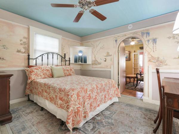 Historic Inn in the Marigny, blocks to French Quarter : photo 10 de la chambre cottage 3 chambres